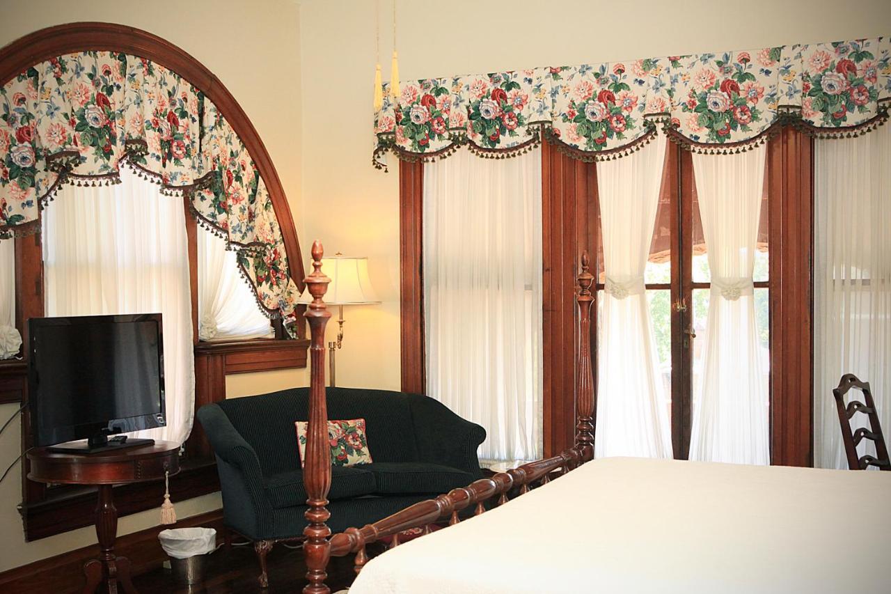 Louisville Bourbon Inn Luaran gambar
