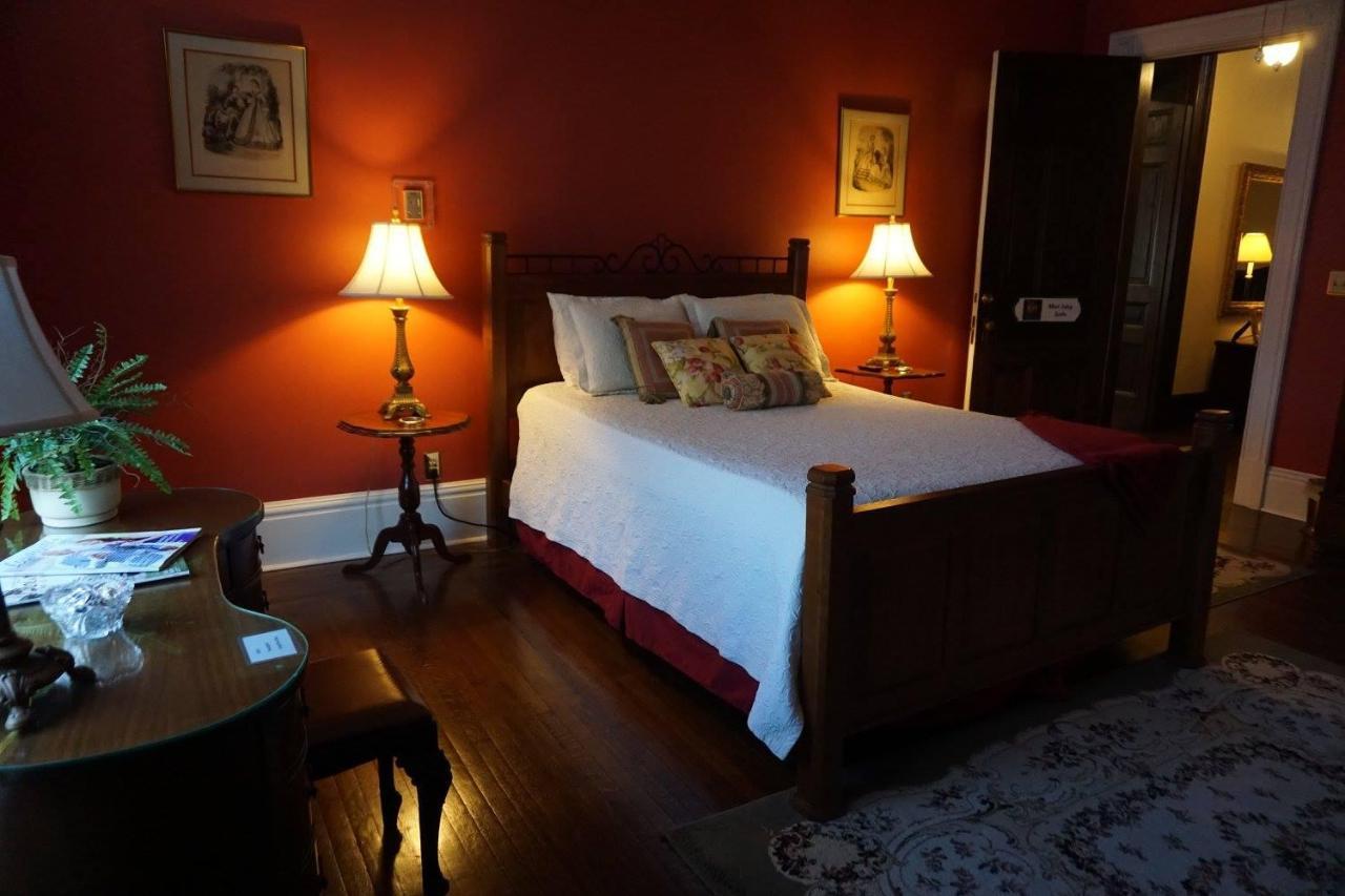 Louisville Bourbon Inn Luaran gambar