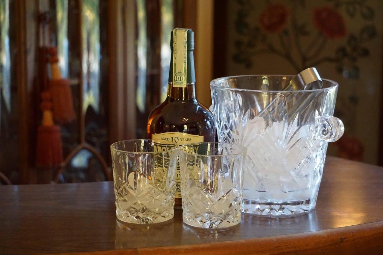 Louisville Bourbon Inn Luaran gambar