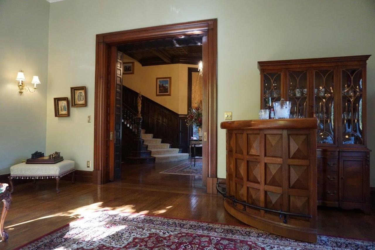 Louisville Bourbon Inn Luaran gambar