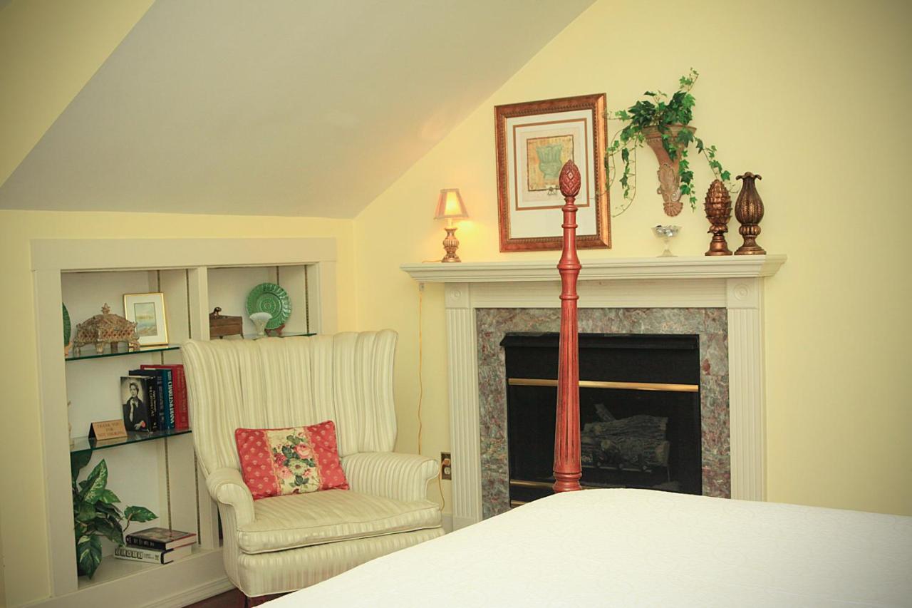 Louisville Bourbon Inn Luaran gambar