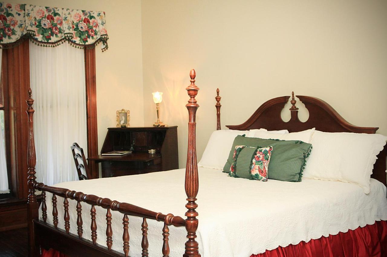 Louisville Bourbon Inn Luaran gambar